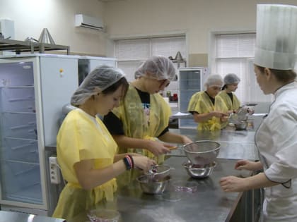 Благовещенские старшеклассники примерили на себя профессию повара