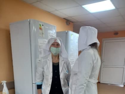 Члены епархиального общества милосердия «Веры, Надежды, Любви» навестили пациентов Благовещенской городской больницы