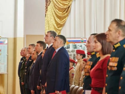 Губернатор региона вручил награды курсантам и сотрудникам ДВОКУ (фото)