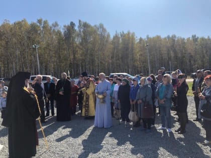 Архиепископ Лукиан освятил Богородичную стелу на въезде в Тыгду