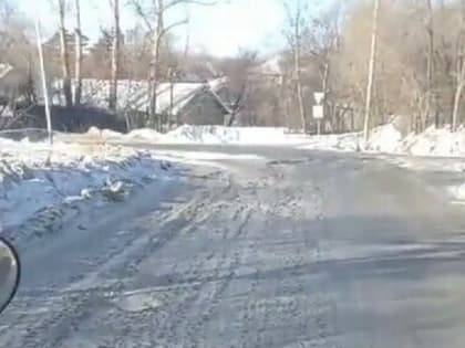 Автомобилисты Благовещенска жалуются на участок дороги, который очень проблематично преодолевать (видео)