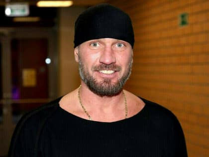 ТАСС: фигуристу Роману Костомарову ампутировали обе стопы. Под угрозой – руки