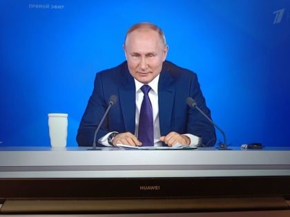 Путин впервые посетил Мариуполь, объехав город за рулем автомобиля