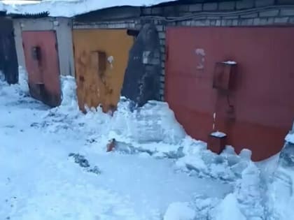 Затопленные гаражи в Благовещенске освободили от ледяного плена. Что владельцы увидели внутри? (видео)