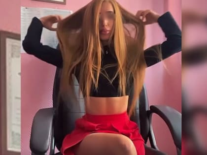 Чиновница сняла фривольное видео в розовом рабочем кабинете. Разразился скандал