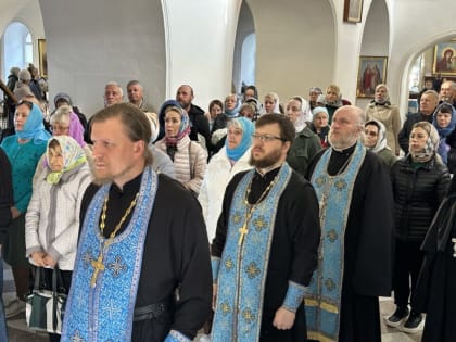 Архиепископ Лукиан совершил молебен с акафистом Божией Матери у Ее чудотворного Албазинского образа в Кафедральном соборе Благовещения Пресвятой Богородицы