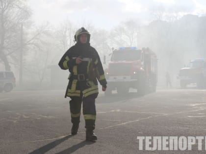 Пожарные спасли восемь человек из горящего дома в Орловской области