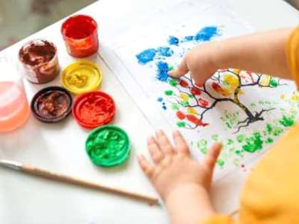 В Школе компетентного родителя свободненцы учились рисовать пальчиками и ладошкой