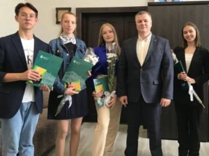 Юных волонтеров, помогавших ветеранам, поощрили в Благовещенске