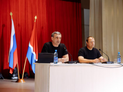 «У нас с вами мысли сходятся»: глава Приамурья посетил один из районов и поговорил с местными жителями (фото)