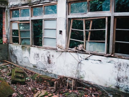 Несовершеннолетние сироты в Амурской области жили в разрушающемся доме