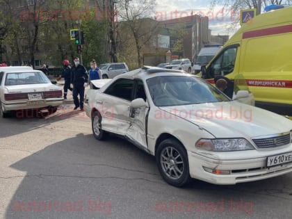 Участникам ДТП в центре Благовещенска потребовалась медицинская помощь