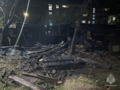 В Свободном пожарные тушили возгорание во дворе многоэтажки