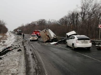 Жесткое тройное ДТП с погибшим произошло на трассе в Приморье