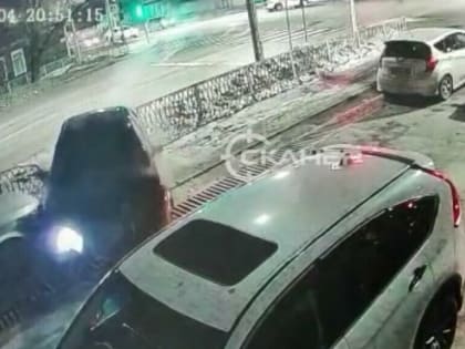 Что-то не то с водителем: появилось видео момента массового ДТП в Благовещенске