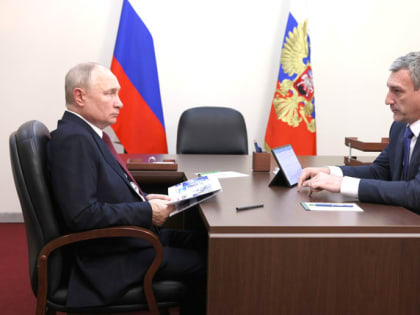 Владимир Путин провёл в Благовещенске рабочую встречу с губернатором Василием Орловым
