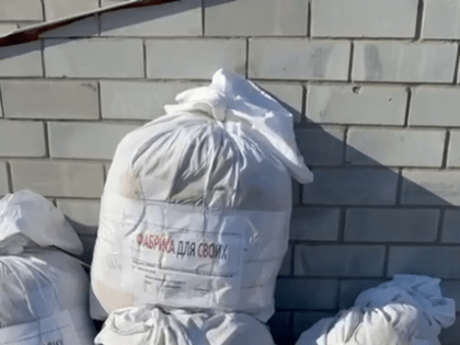 Волонтёры позаботились о комфорте солдат. «Фабрика для СВОих» сшила подушки и наволочки для защитников нашей Родины