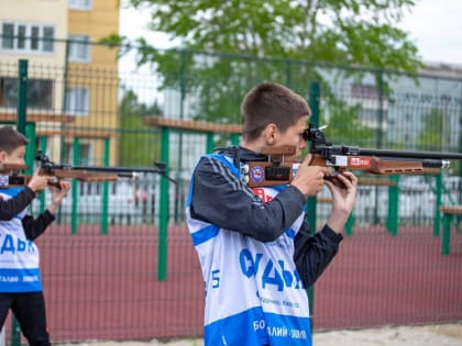 Учителя Благовещенска посоревновались в летнем биатлоне. Какие школы в топ-3? (фото)