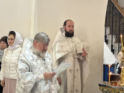 В Благовещенске прошла заупокойная литургия в память о Олеге Леонове