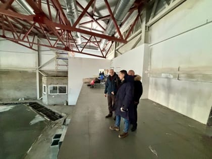 Депутат городской Думы Алексей Астафьев посетил будущий тренировочный каток с искусственным льдом