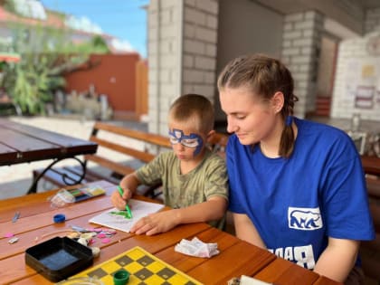 Активисты «Молодой Гвардии Единой России» создали праздничное настроение для детей из пунктов временного размещения