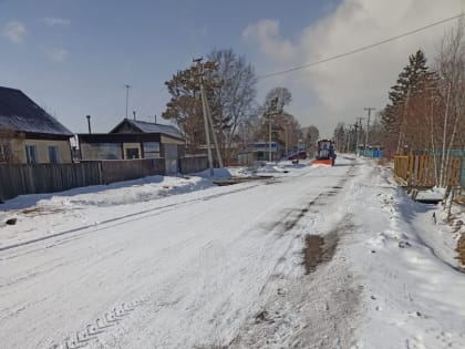 Снегоуборочная машина работала в селах после циклона