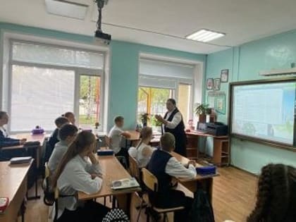 Основы защиты Родины, серебряные медали и привлечение к труду: в российских школах введут изменения