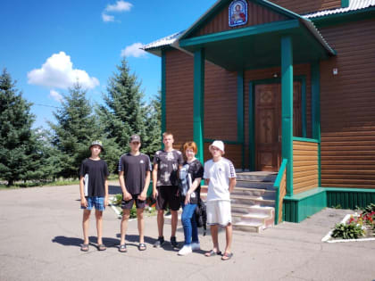 Молодогвардейцы помогают в производстве сухих борщей для бойцов СВО