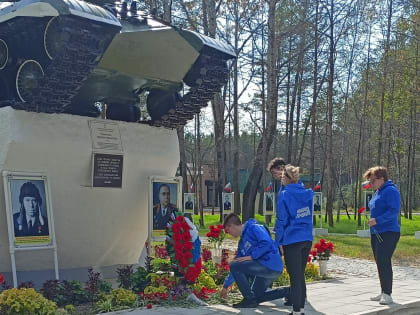 Доблесть и честь: молодогвардейцы провели памятную акцию в День танкиста