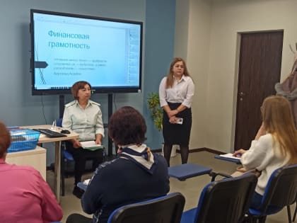 Сотрудники УФНС России по Амурской области на встрече в Центре занятости населения рассказали, как стать самозанятым