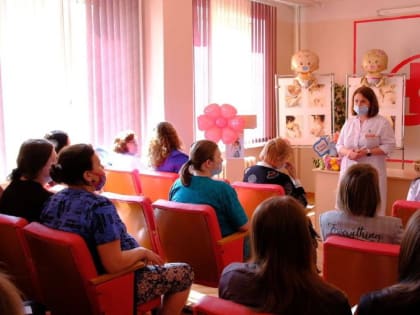 Что нужно знать молодым родителям о первых документах малыша? В преддверии Дня беременных для будущих мам провели познавательную лекцию