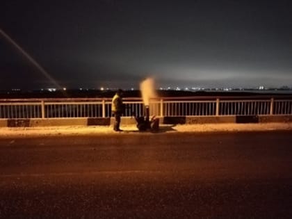 В Благовещенске мост через Зею почистили от снега
