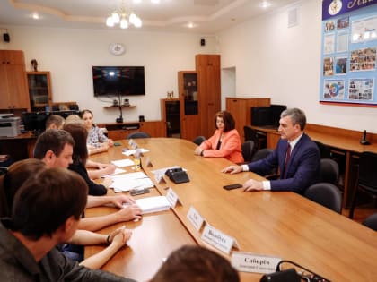 Василий Орлов представил документы в избирком на регистрацию