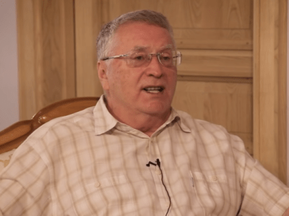 В годовщину смерти Владимира Жириновского на его могиле установили памятник в полный рост