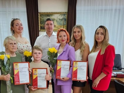 Вручены благодарственные письма участникам акции "Своих не бросаем"