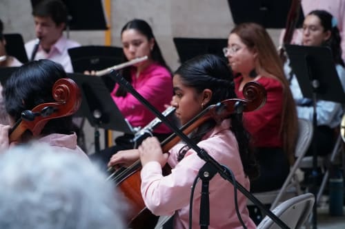 Ante una sala abarrotada y entre clásicos que florecen, jóvenes músicos conquistan el CECUT