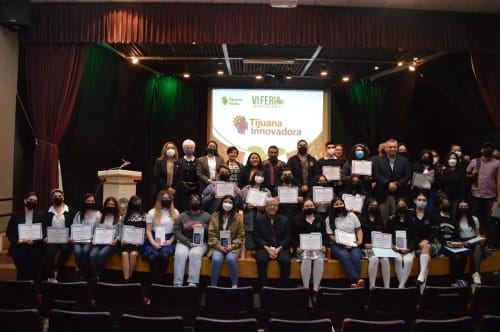 Otorgan premios y reconocimientos a ganadores de Feria Ambiental