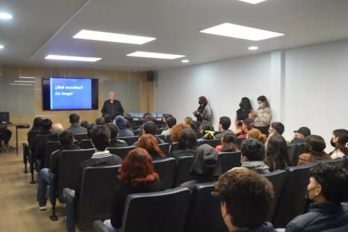 Tijuana Innovadora dona libros a estudiantes de CESUN Universidad