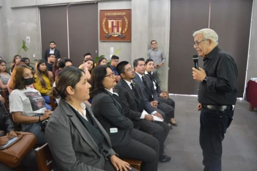 Tijuana Innovadora entrega 50 libros para estudiantes de Universidad Humanitas