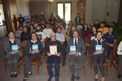 Tijuana Innovadora entrega 50 libros para estudiantes de Universidad Humanitas