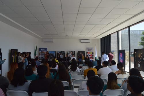Llevan exposición de Paseo de la Fama de Tijuana a Universidad Vizcaya