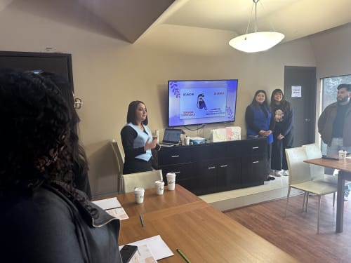 Colaboradores y voluntarios de Tijuana Innovadora reciben taller sobre manejo del estrés