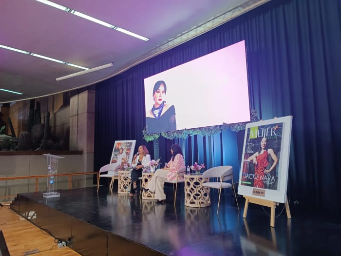 Muestra Sofía Márquez su labor activista en el 13vo. foro de la revista Mujer Actual