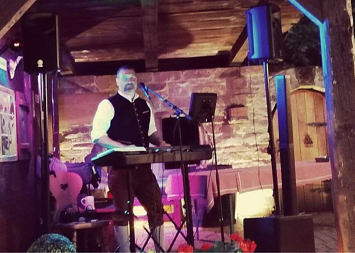 Tobi Alleinunterhalter H ttengaudi mit Tobi Hier Direkt Online Buchen tobi-alleinunterhalter-h-ttengaudi-mit-tobi-hier-direkt-online-buchen