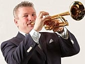 Gerard van Schaik met zijn gouden trompet