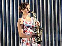 Saxophonistin Birdy Jessel