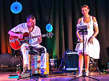 DUOVOLARE - Gitarre, Gesang, Percussion