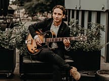 Sologuitar v. Bjørn Jensen