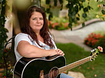Yvonne Brugger - Gesang & Gitarre