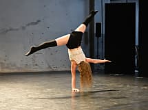 HappyHandstandFreak